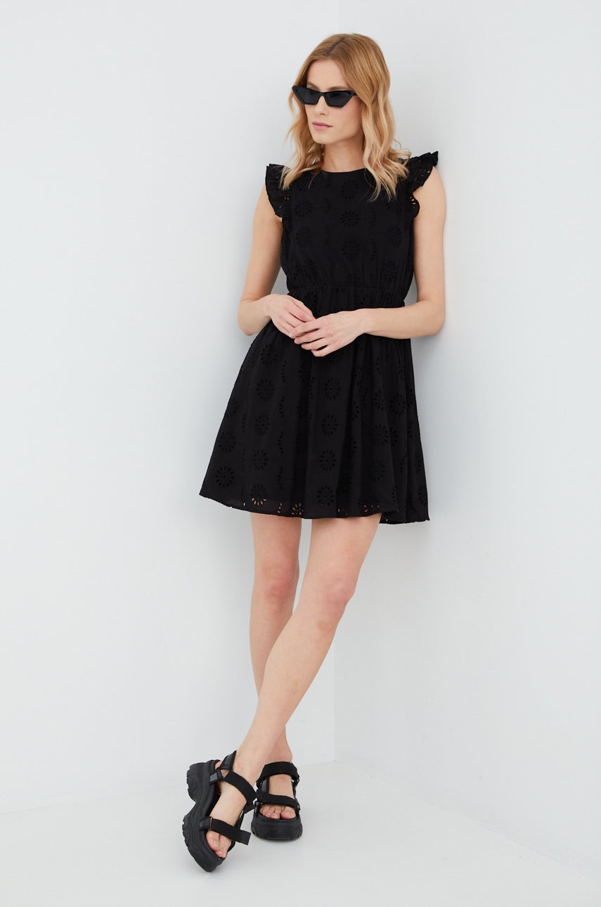 

Хлопковое платье Vero Moda цвет чёрный mini расклешённая