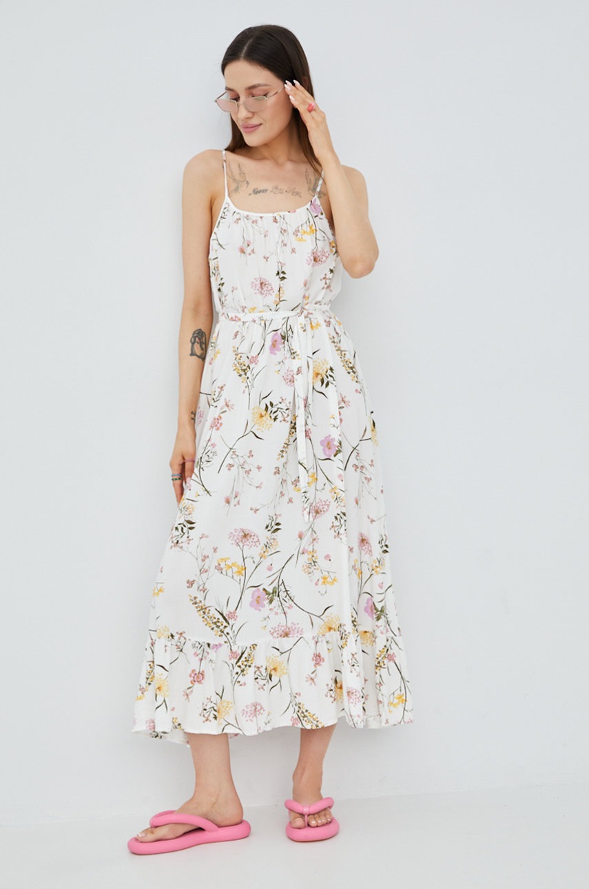 

Платье Vero Moda цвет белый maxi расклешённая