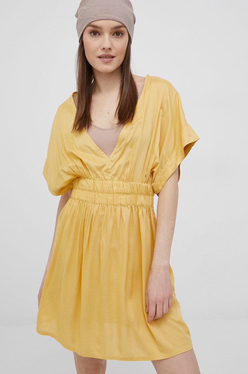 Šaty Roxy žlutá barva, mini, áčková - žlutá -  100% Viskóza
