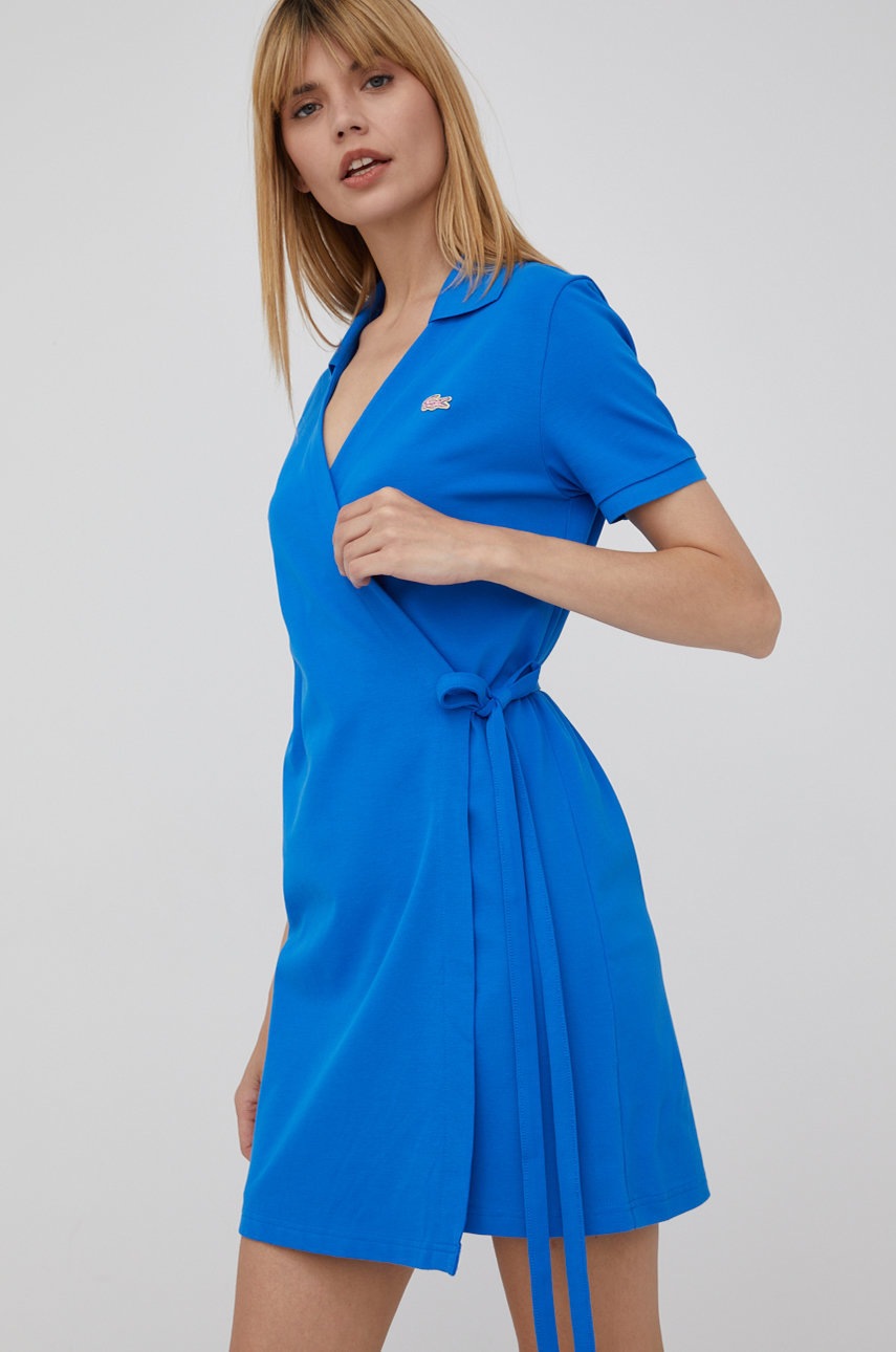 

Памучна рокля Lacoste къс модел с кройка по тялото, Син
