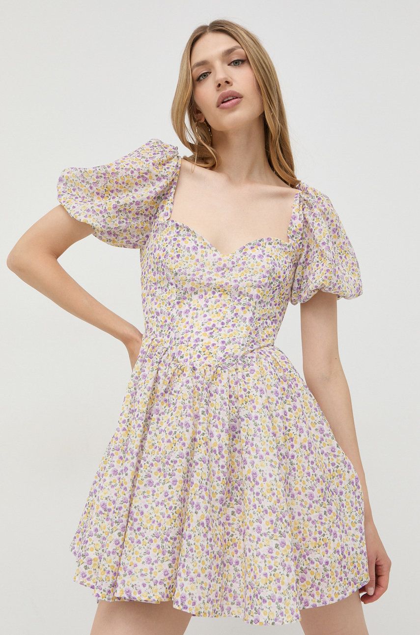 Levně Bavlněné šaty Bardot fialová barva, mini