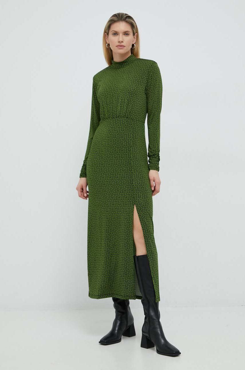 Šaty Gestuz zelená barva, maxi - zelená -  Hlavní materiál: 88 % Viskóza
