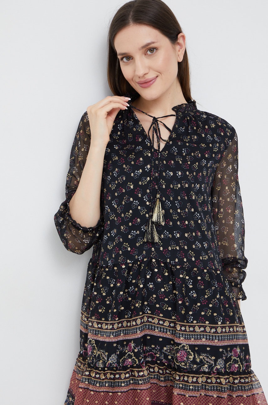 

Рокля Vero Moda в черно къс модел разкроен модел, Черен
