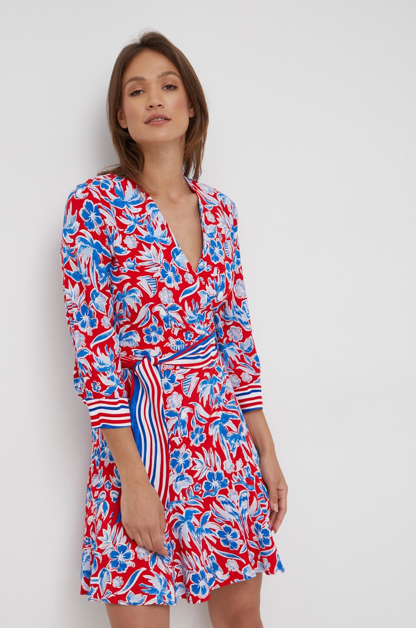 

Рокля Tommy Hilfiger в червено къс модел разкроен модел, Червен