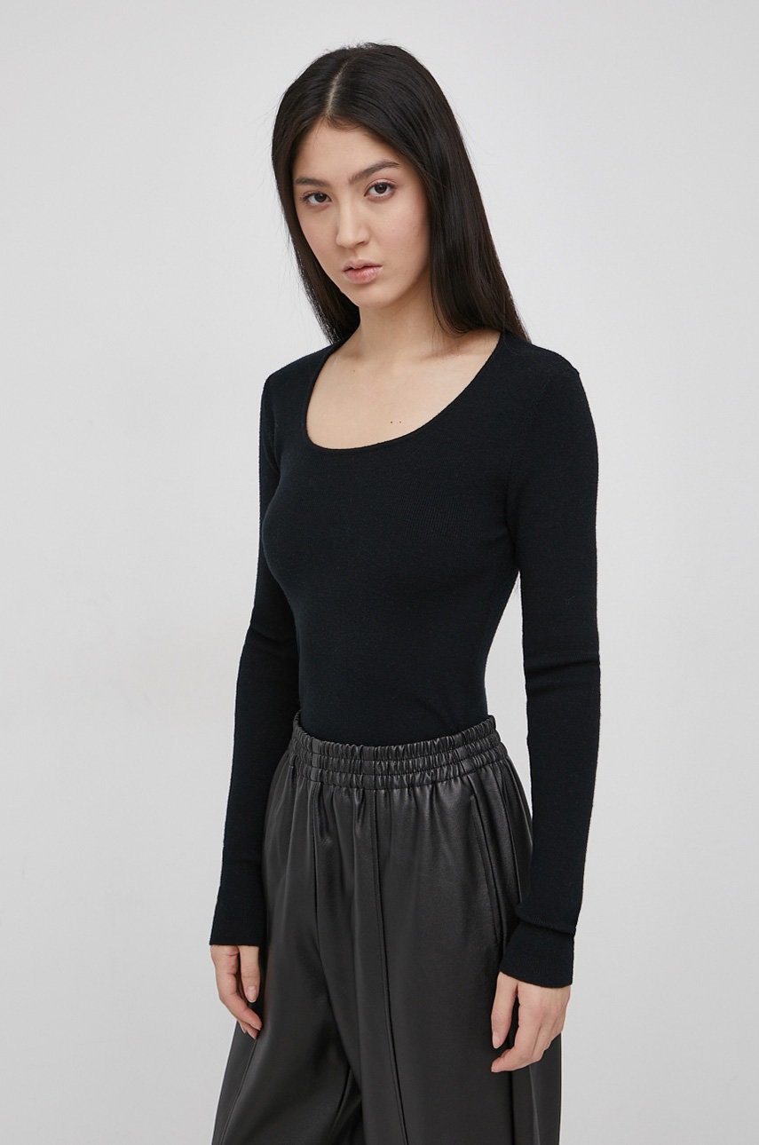 

Пуловер Vero Moda дамски в черно от лека материя, Черен