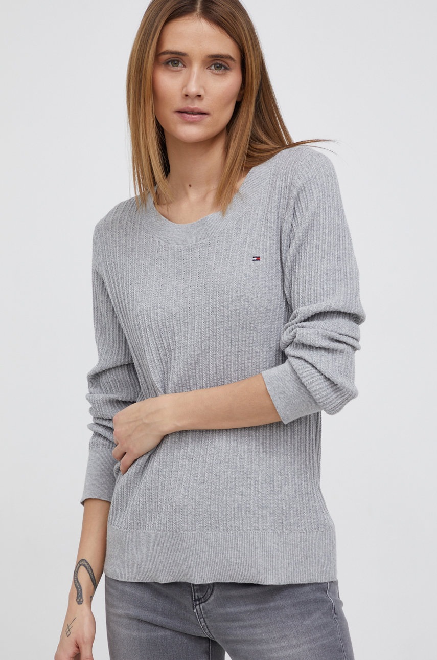 

Памучен пуловер Tommy Hilfiger дамски в сиво от лека материя, Сив