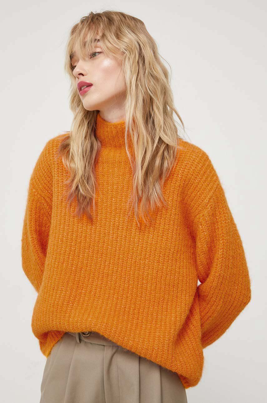 E-shop Vlněný svetr Bruuns Bazaar dámský, oranžová barva, hřejivý, s pologolfem