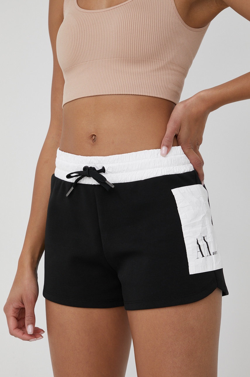 

Къси панталони Armani Exchange в черно с апликация със стандартна талия, Черен