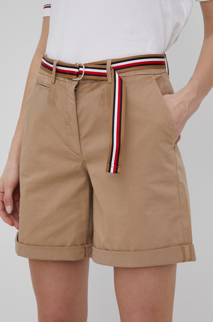 

Шорты Tommy Hilfiger женские цвет бежевый однотонные средняя посадка