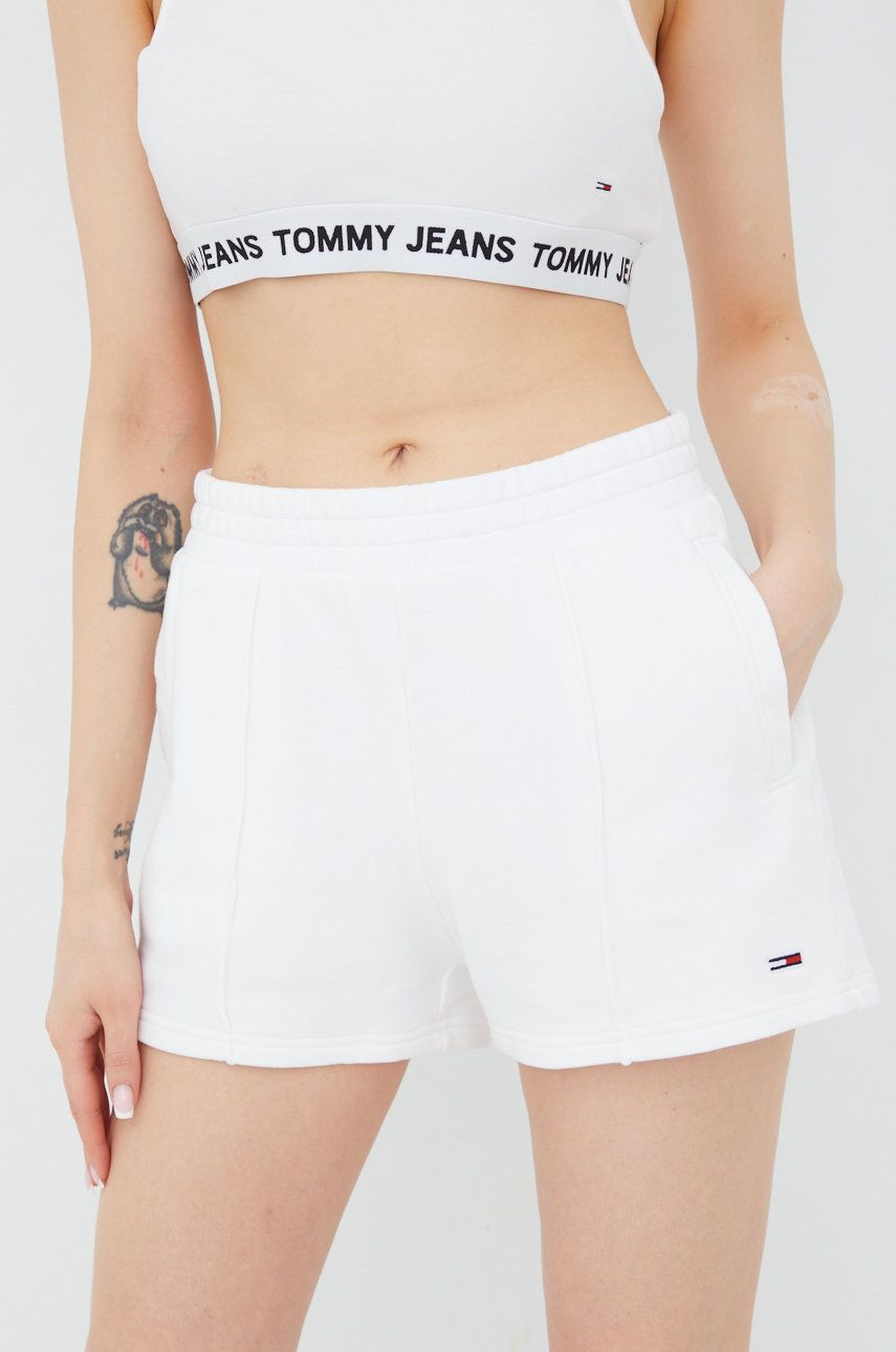 Levně Bavlněné šortky Tommy Jeans dámské, bílá barva, hladké, high waist