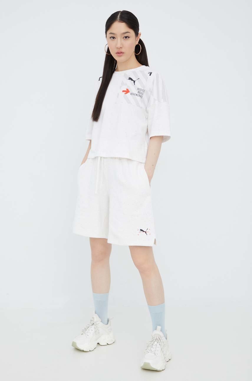 

Хлопковые шорты Puma 533963 женские цвет белый с принтом высокая посадка