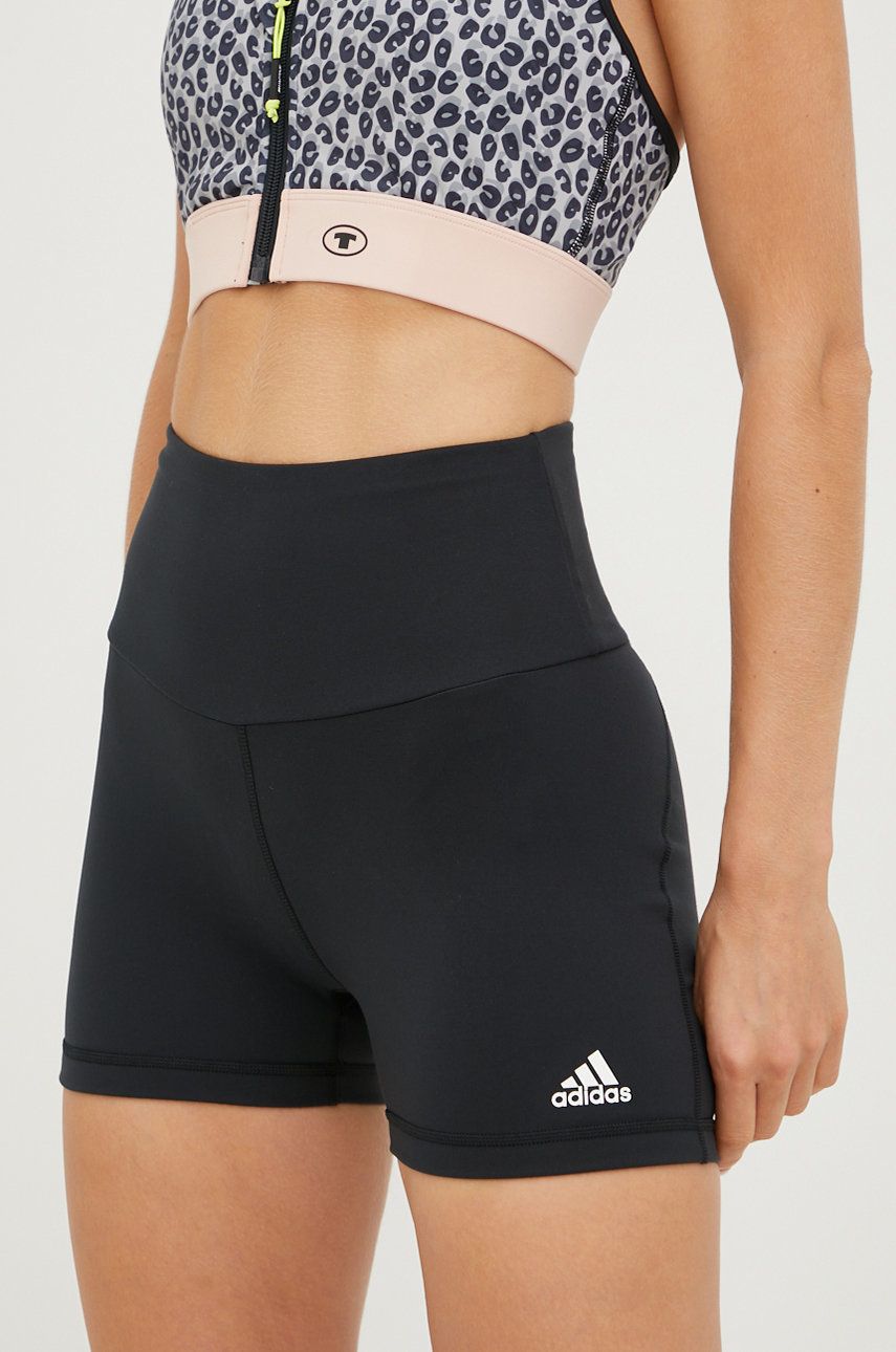 adidas pantaloni scurți de antrenament Yoga Essentials femei, culoarea negru, neted, high waist