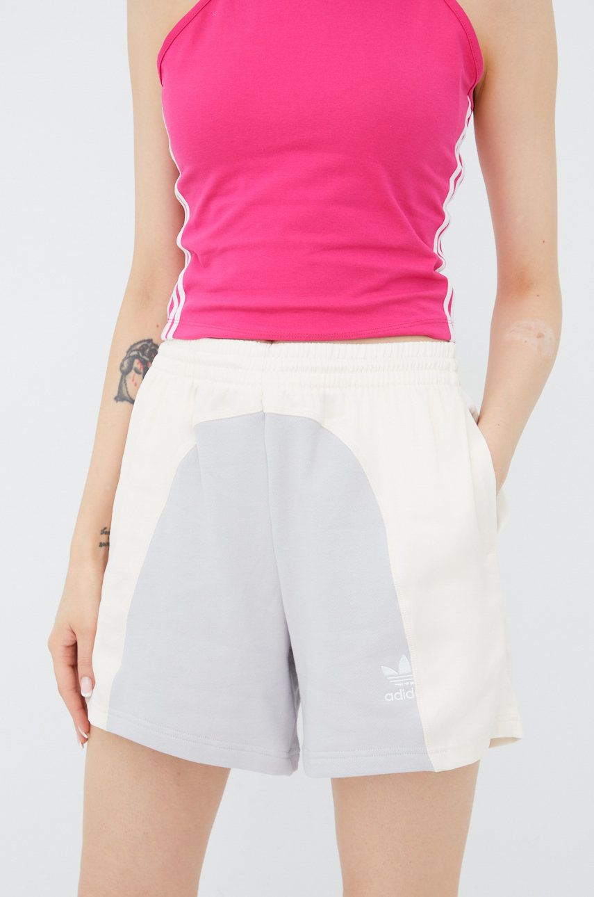 Kraťasy adidas Originals Adicolor dámské, šedá barva, vzorované, high waist, HC7038-WONWHI