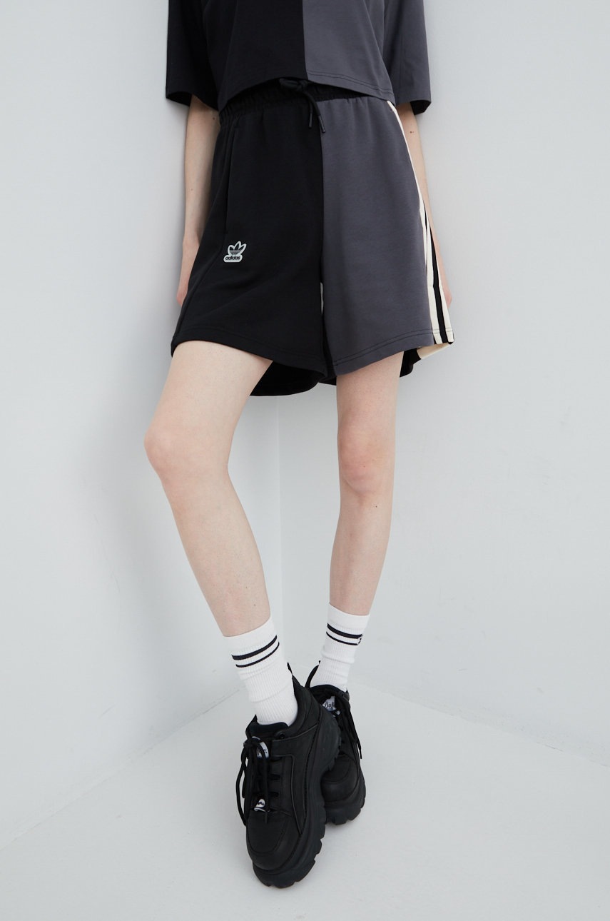 

Шорти adidas Originals HT5975 жіночі колір чорний візерунок висока посадка