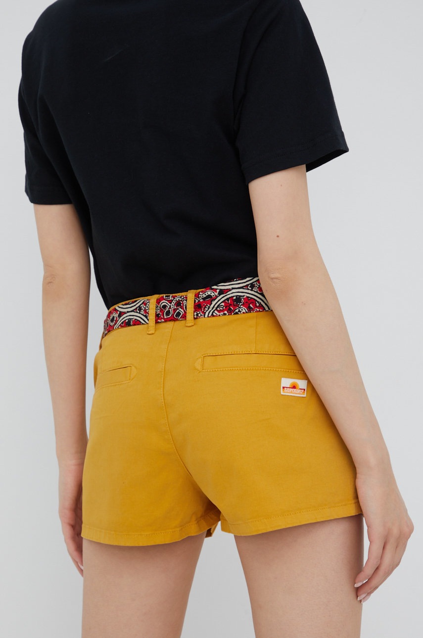 Шорти Superdry жіночі колір жовтий однотонні середня посадка 