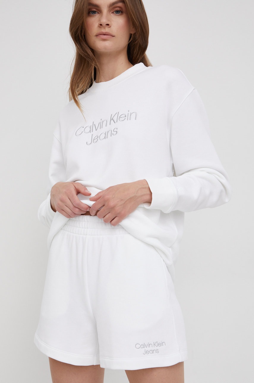 

Къси панталони Calvin Klein Jeans в бяло с апликация с висока талия, Бял