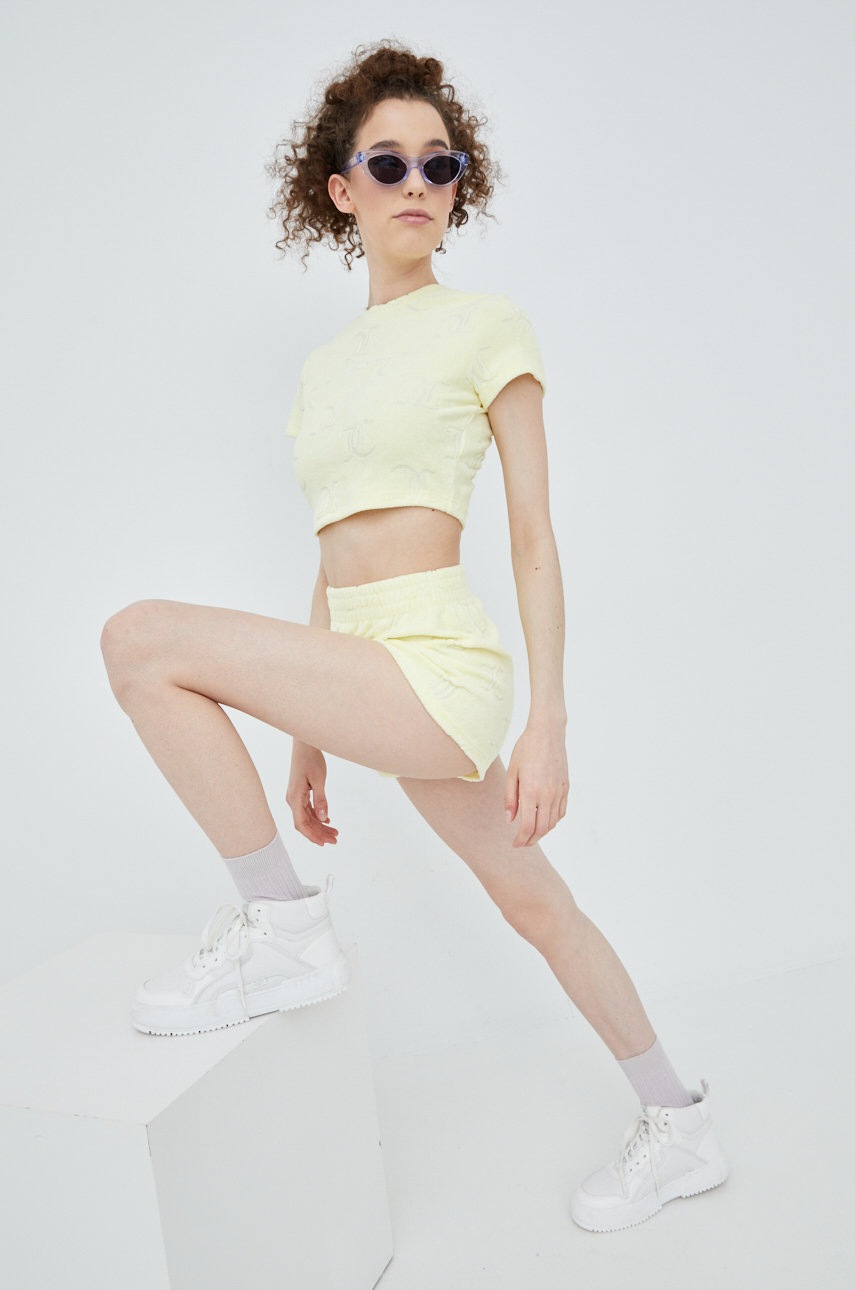 

Шорты Juicy Couture женские цвет жёлтый однотонные высокая посадка