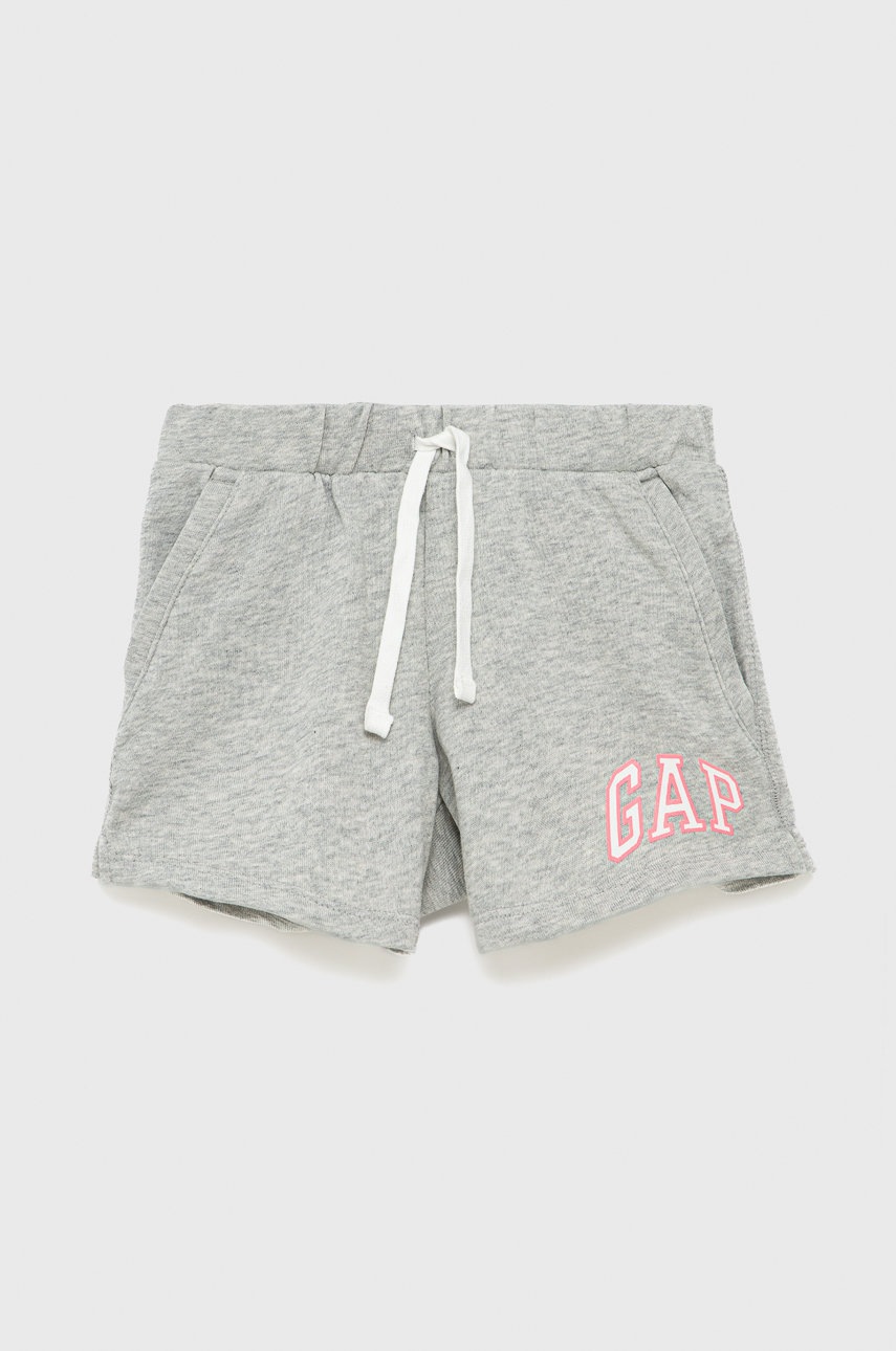 

Детски къси панталони GAP в сиво с принт, Сив