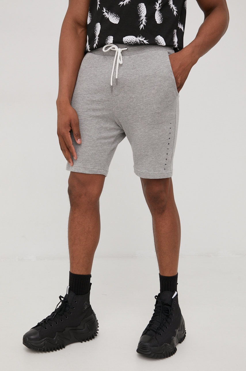 

Къси панталони Jack & Jones в сиво, Сив
