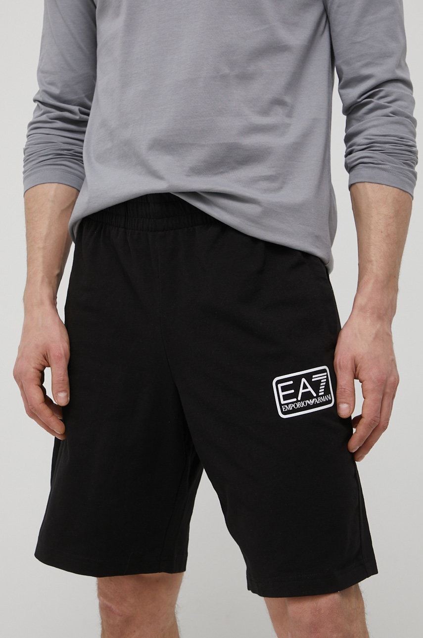 

Къси панталони EA7 Emporio Armani мъжко в черно, Черен