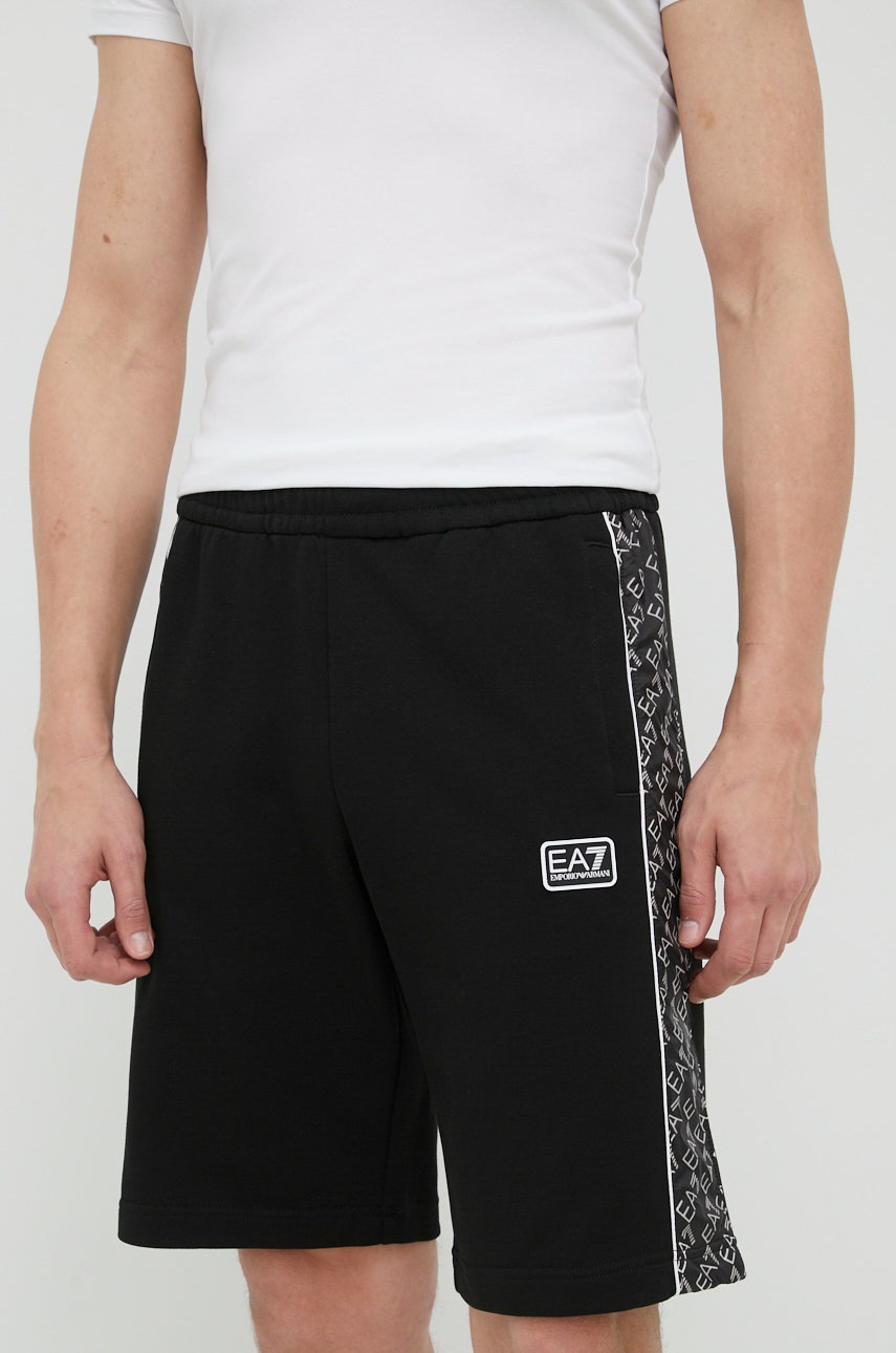 

Къси панталони EA7 Emporio Armani в черно, Черен