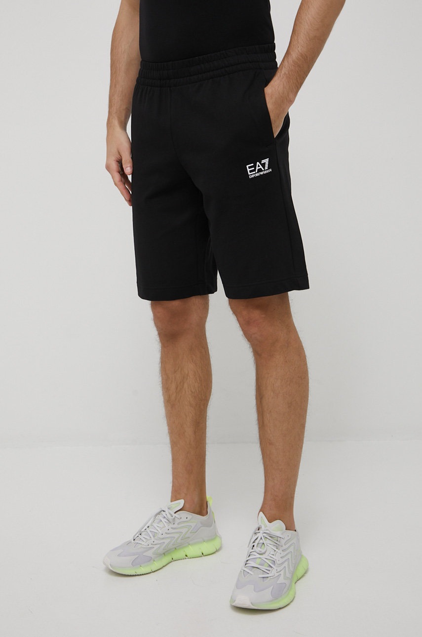 

Памучен къс панталон EA7 Emporio Armani мъжко в черно, Черен