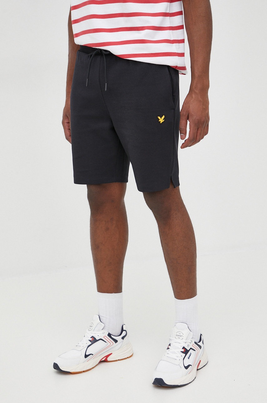 

Къси панталони Lyle & Scott мъжко в черно, Черен