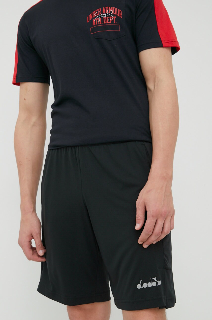 Diadora pantaloni scurți de antrenament be one barbati, culoarea negru