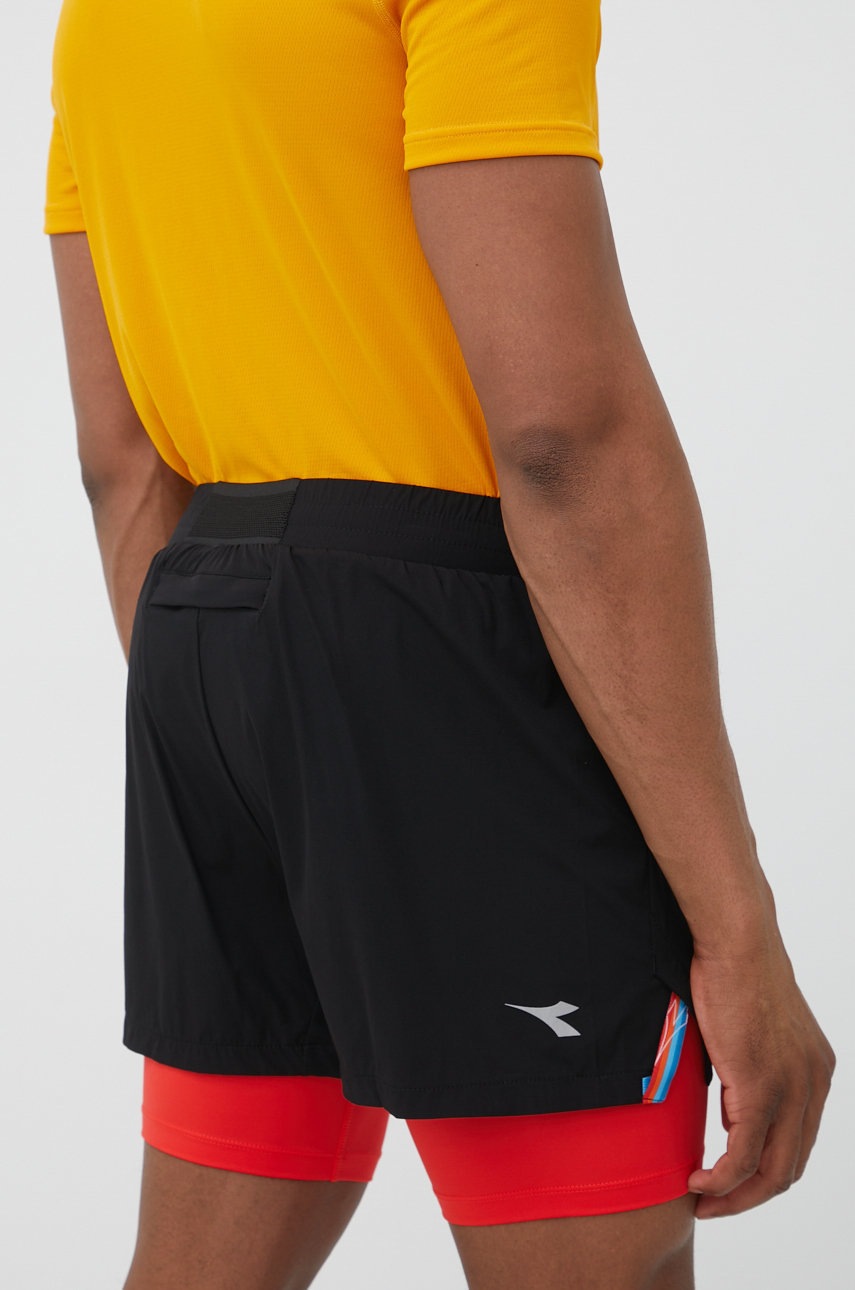 Diadora pantaloni scurți de alergare Be One barbati, culoarea negru