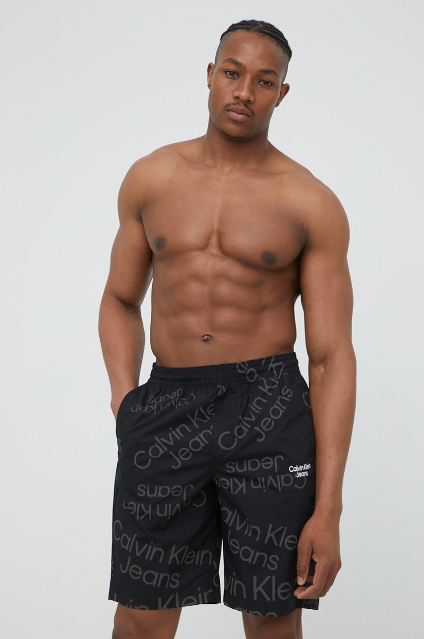 

Памучен къс панталон Calvin Klein Jeans мъжко в черно, Черен