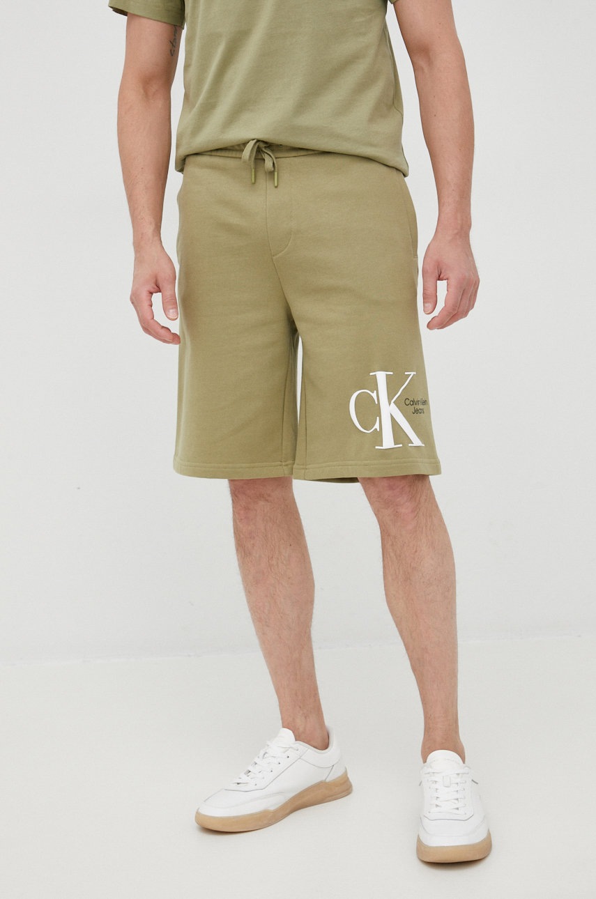 

Памучен къс панталон Calvin Klein Jeans в зелено, Зелен