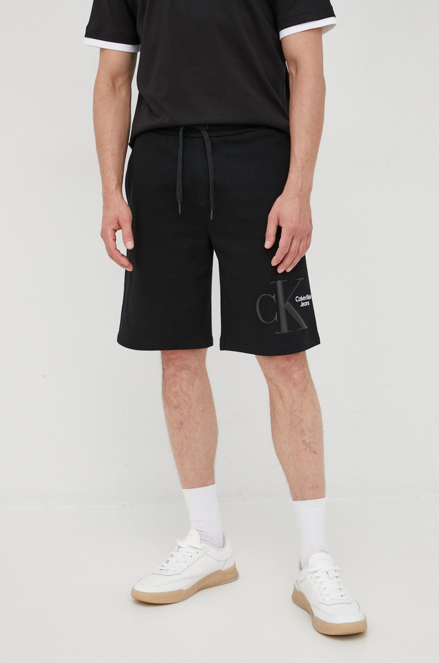 

Памучен къс панталон Calvin Klein Jeans в черно, Черен