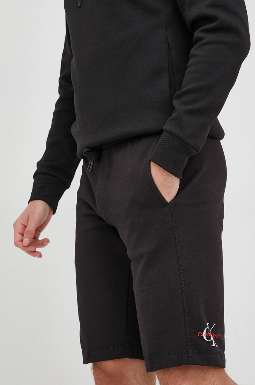 

Памучен къс панталон Calvin Klein Jeans мъжки в черно, Черен