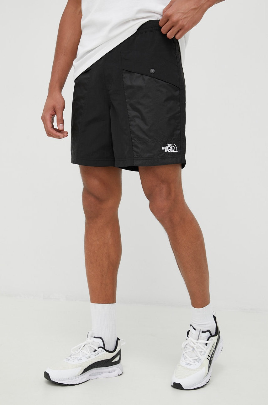

Къси панталони The North Face Outline в черно, Черен