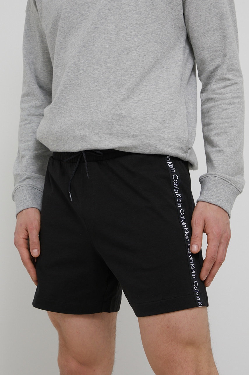 

Памучен къс панталон Calvin Klein мъжко в черно, Черен