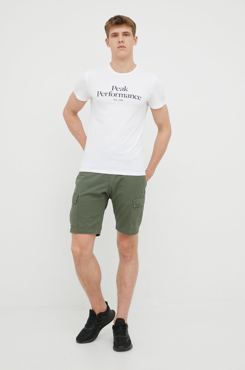 

Хлопковые шорты Peak Performance мужские цвет зелёный