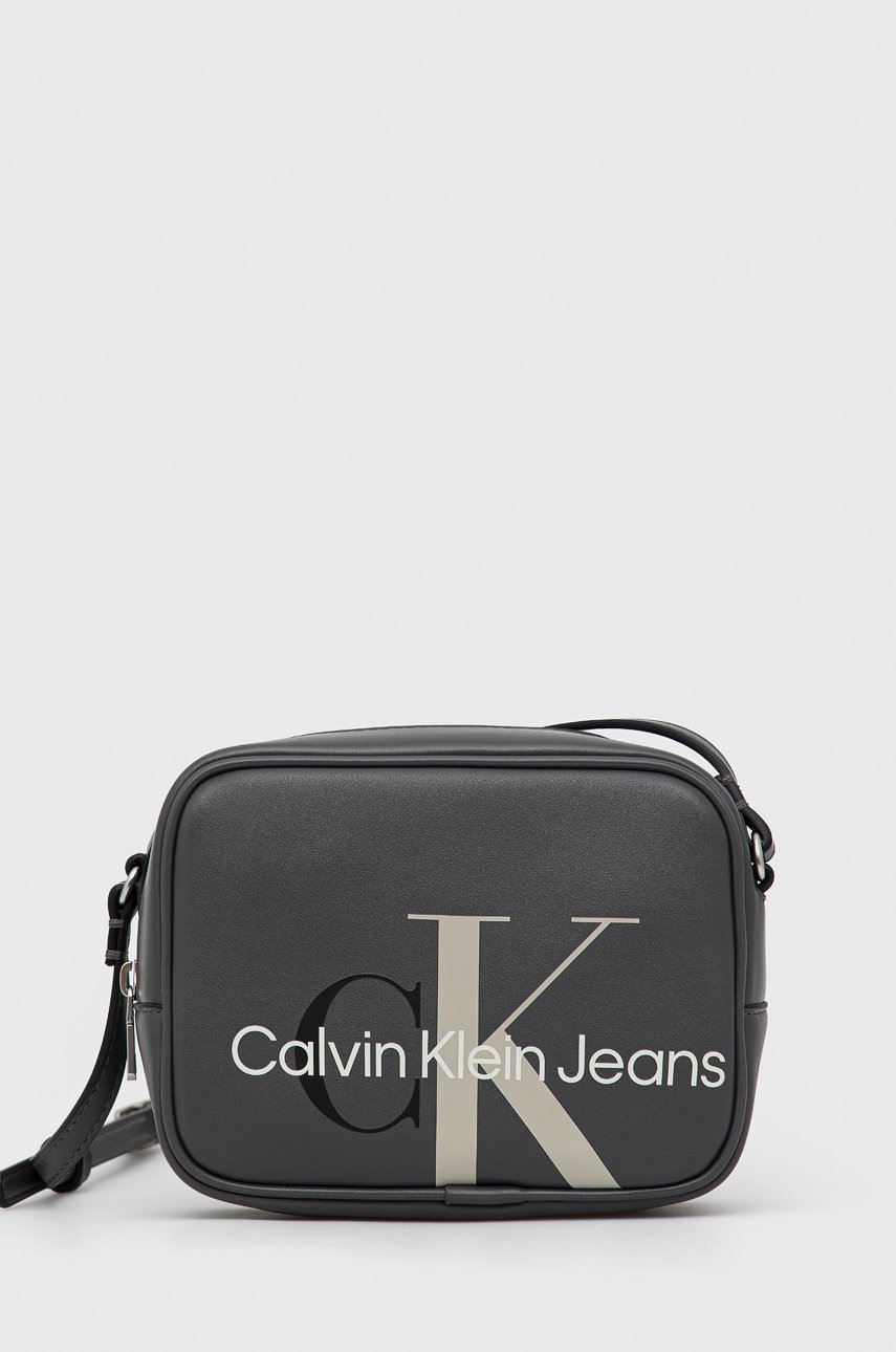 

Чанта Calvin Klein Jeans в сиво, Сив