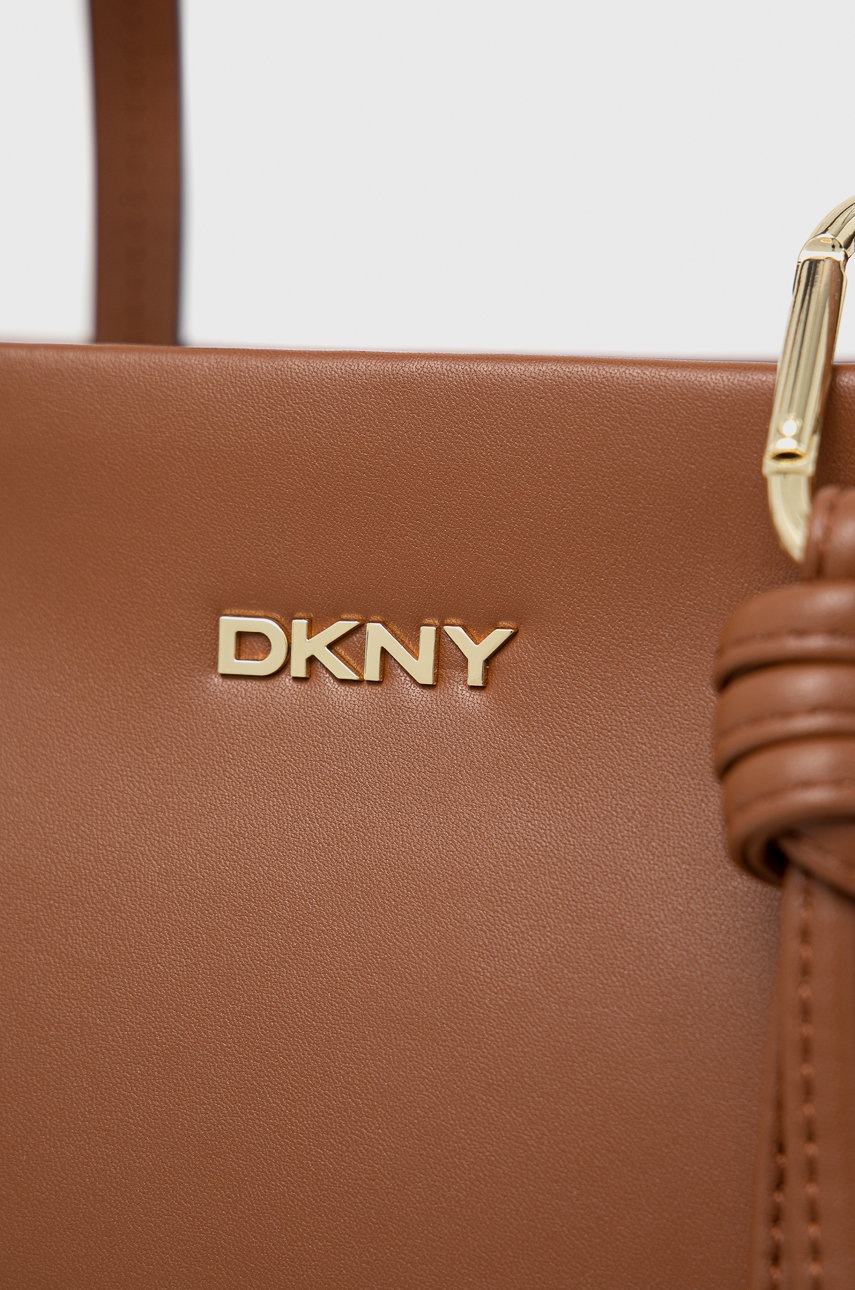 

Кожаная сумочка Dkny цвет коричневый