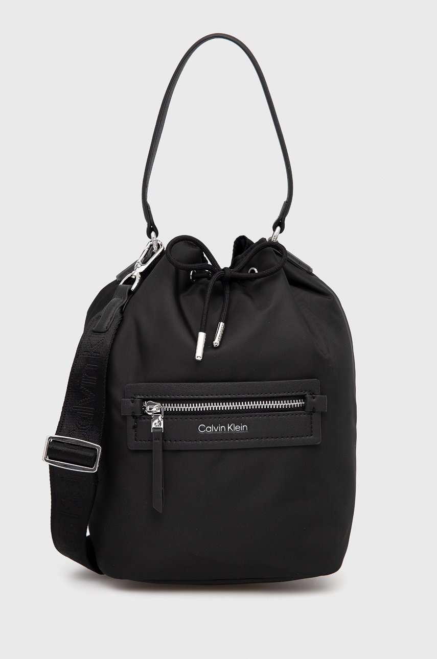 

Чанта Calvin Klein в черно, Черен