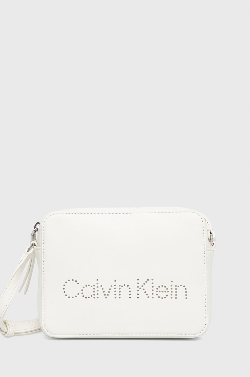 

Чанта Calvin Klein в бяло, Бял
