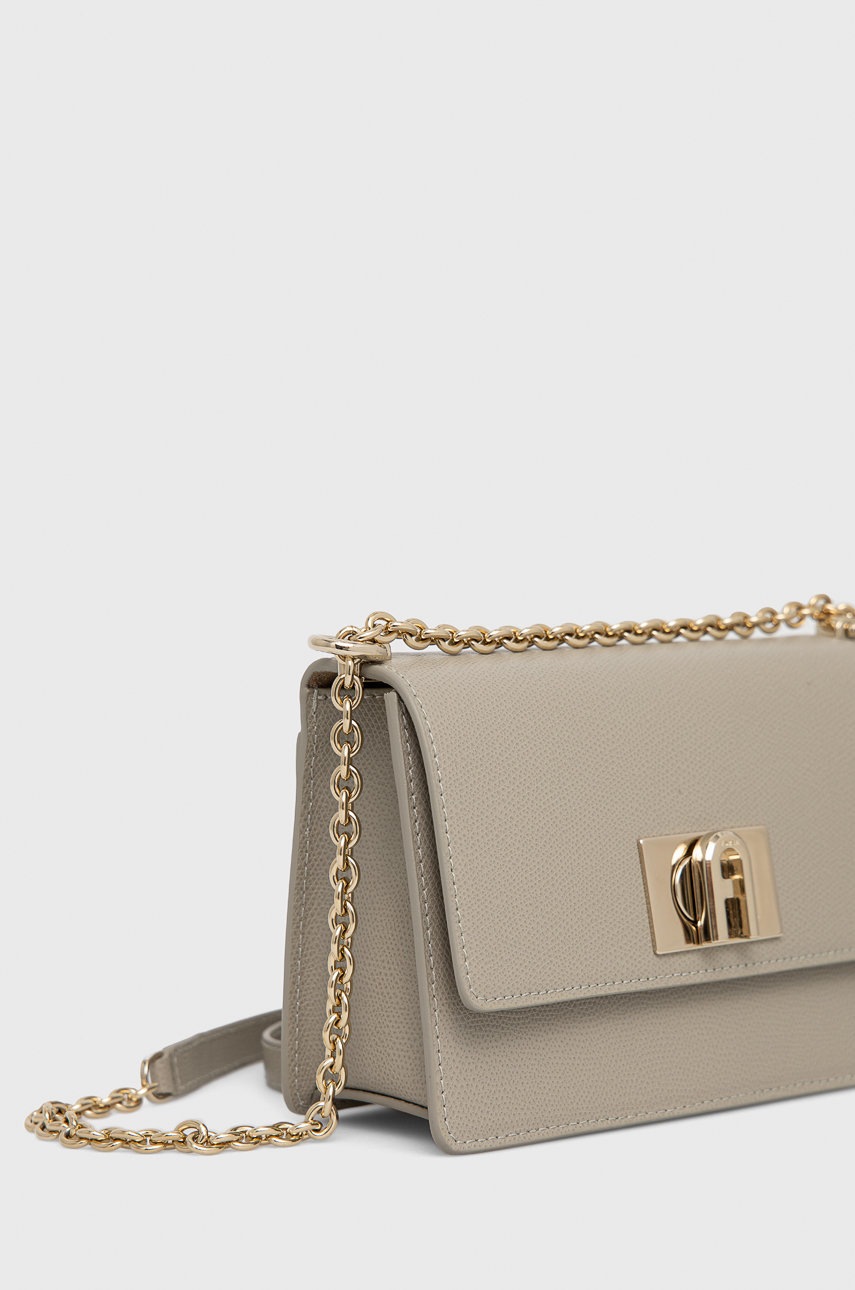 

Кожаная сумочка Furla цвет серый