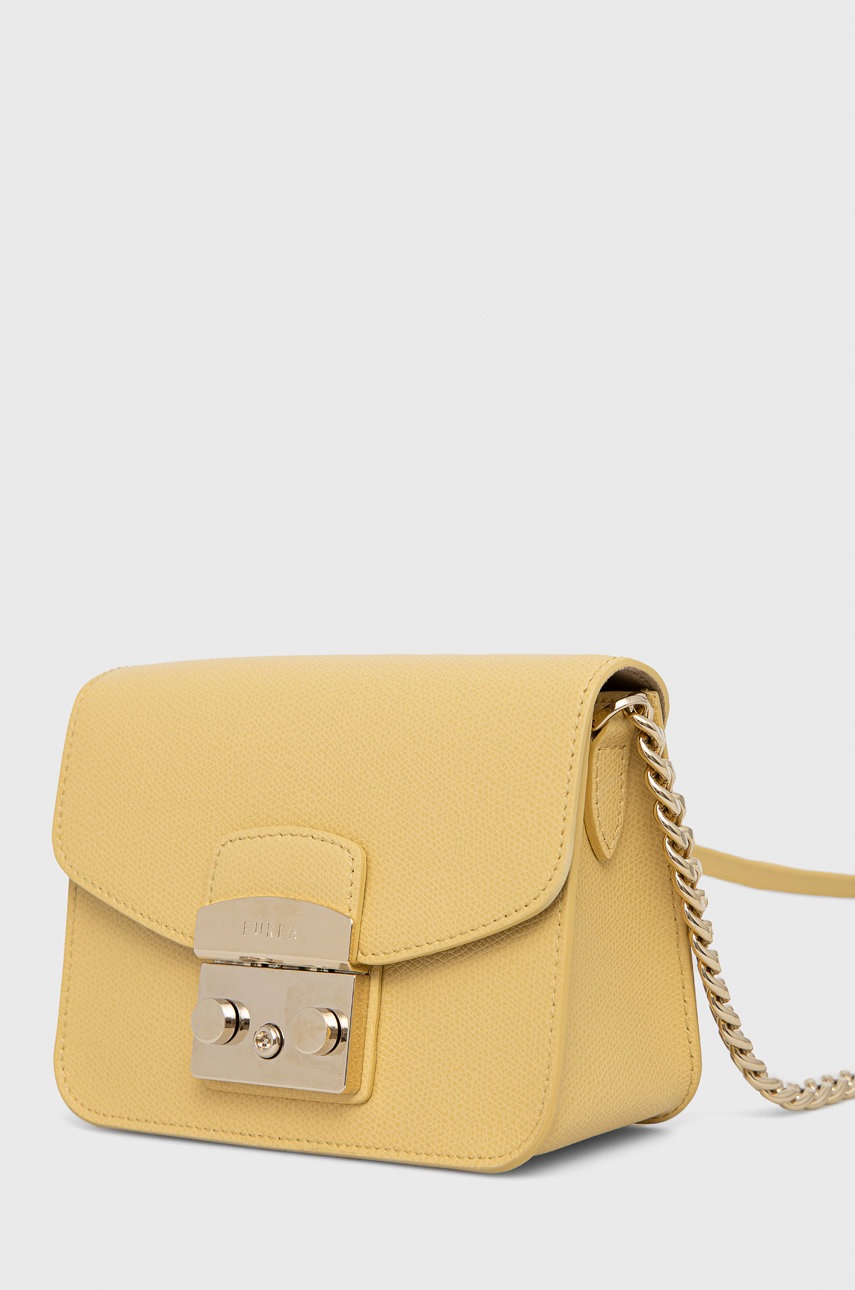 

Кожаная сумочка Furla цвет жёлтый