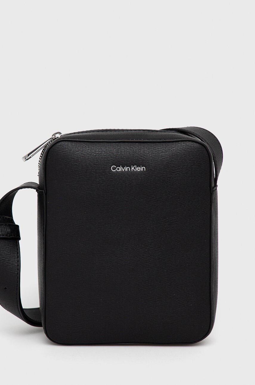 

Чанта през рамо Calvin Klein в черно, Черен