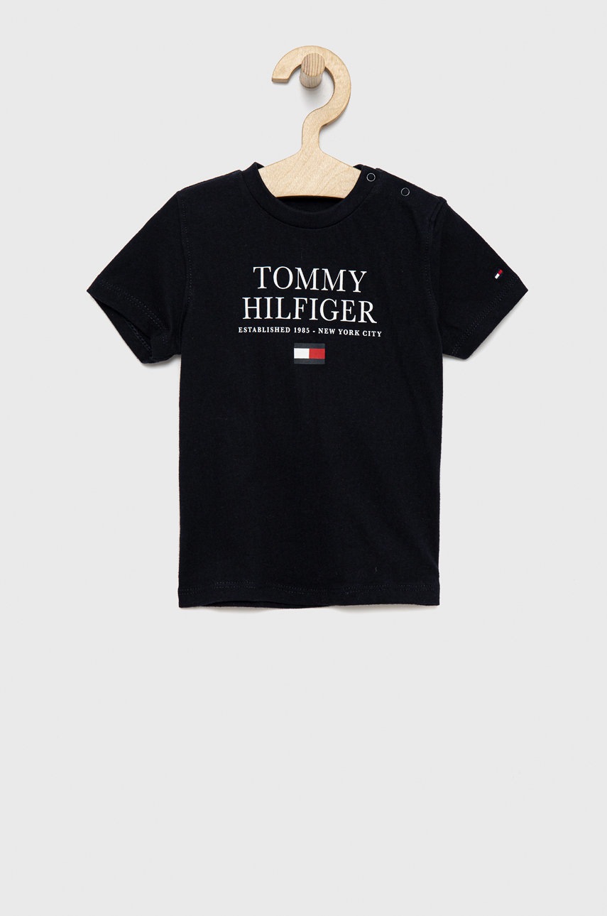 

Детска памучна тениска Tommy Hilfiger в тъмносиньо с принт, Тъмносин