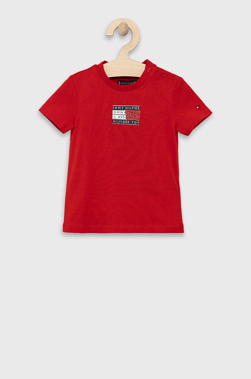 

Детска памучна тениска Tommy Hilfiger в червено с принт, Червен