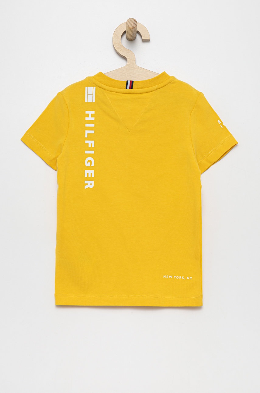 

Детская футболка Tommy Hilfiger цвет жёлтый с принтом