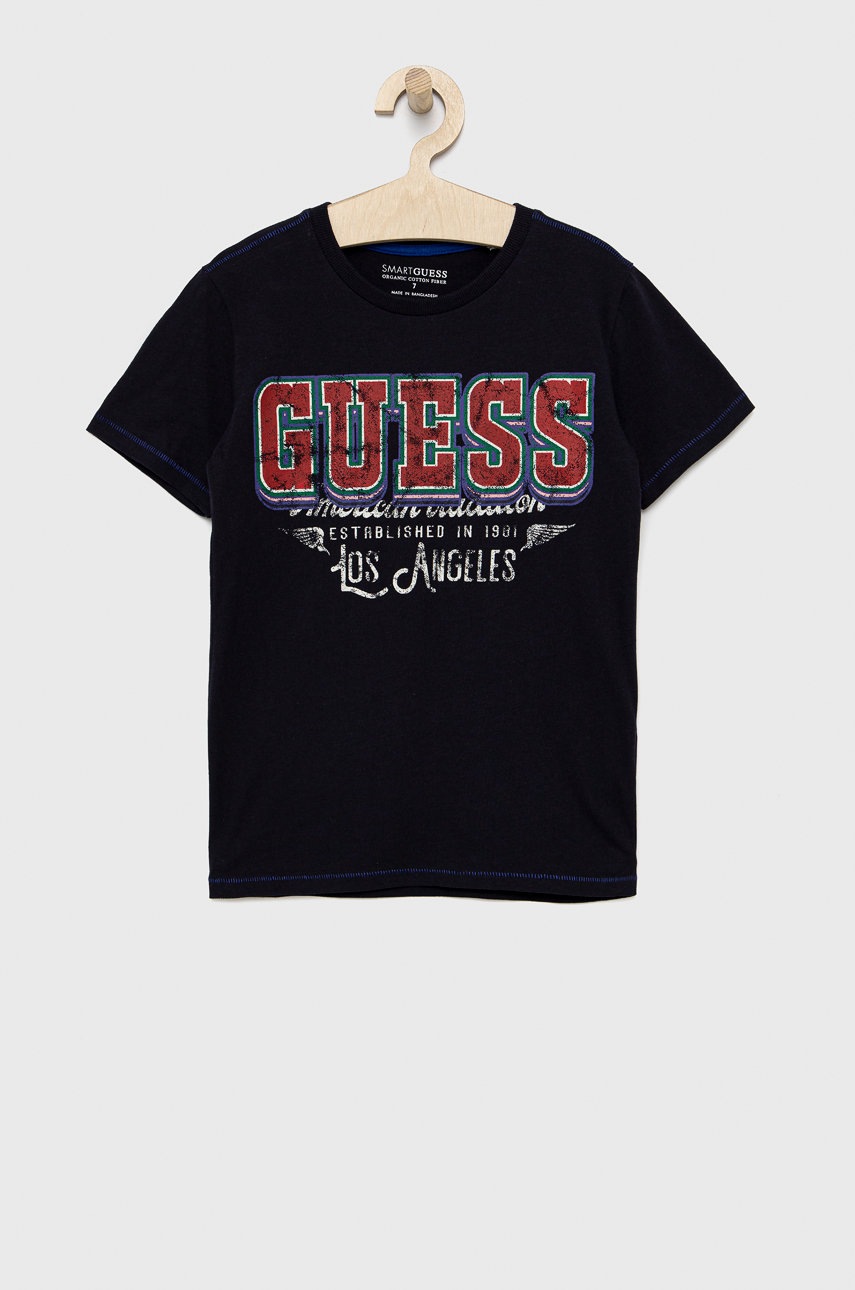 

Детска памучна тениска Guess в тъмносиньо с принт, Тъмносин