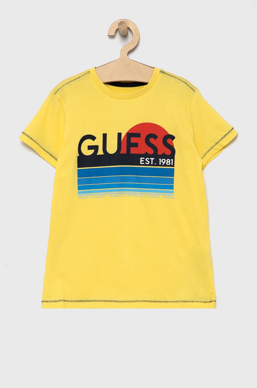 

Детска памучна тениска Guess с принт, Жълт