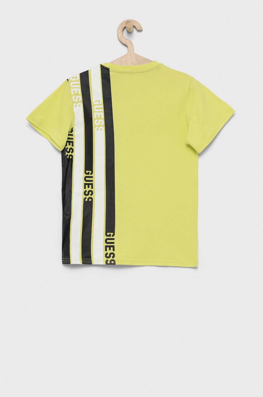 

Дитяча бавовняна футболка Guess колір зелений з принтом
