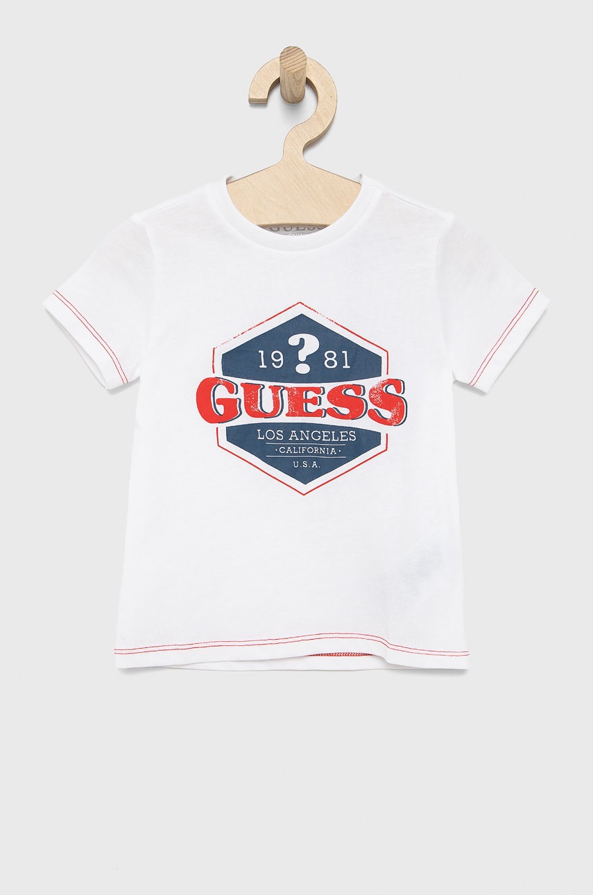 

Детска памучна тениска Guess в бяло с принт, Бял